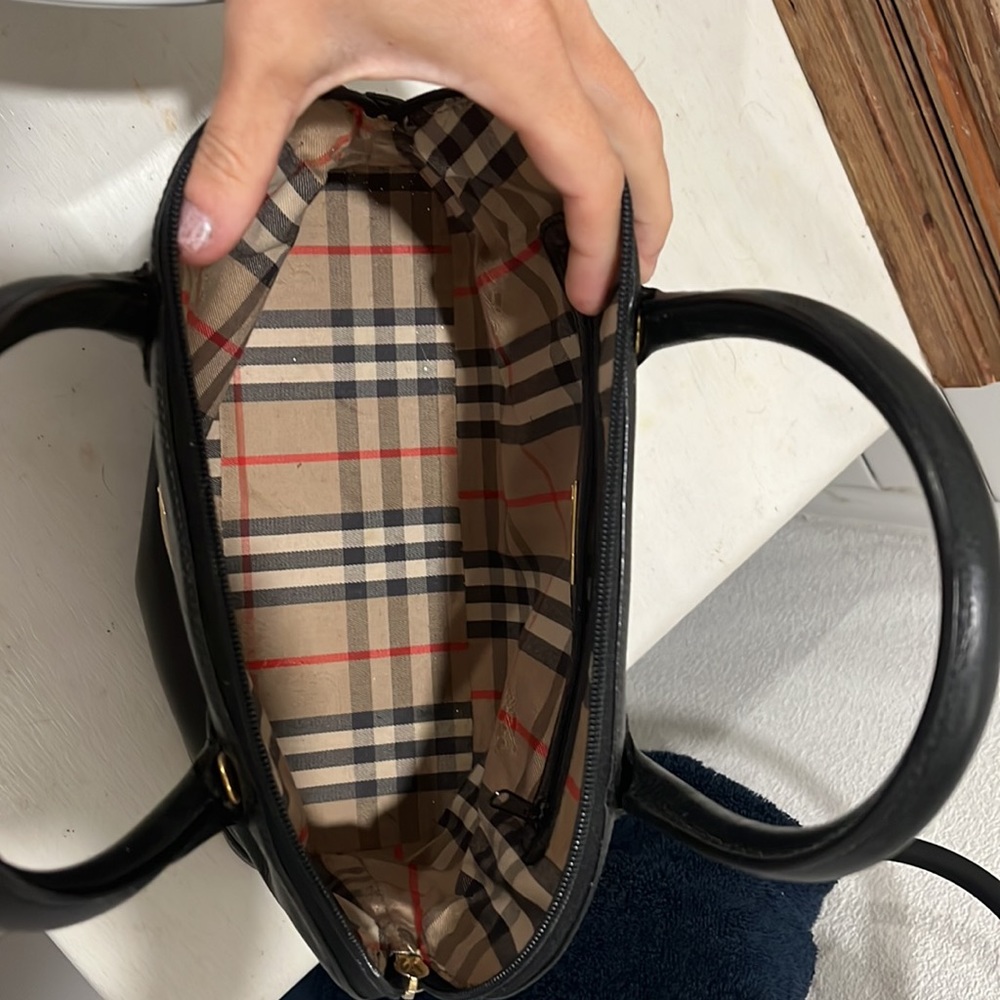 Beautiful Burberry - Picture 3 of 4